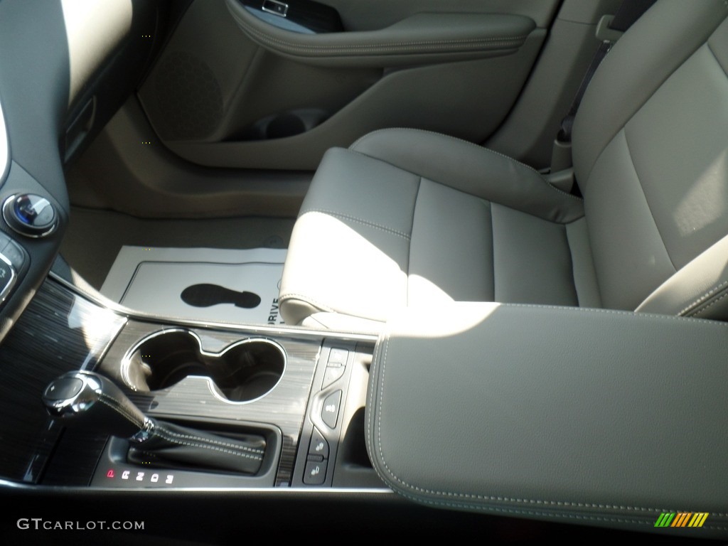 2017 Impala LT - Iridescent Pearl Tricoat / Jet Black/Dark Titanium photo #32