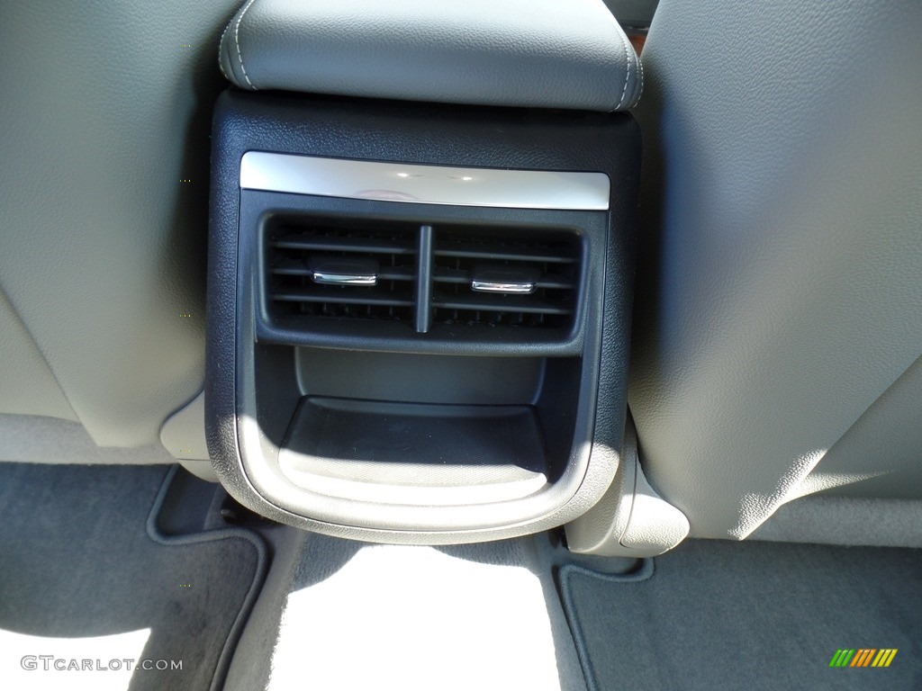 2017 Impala LT - Iridescent Pearl Tricoat / Jet Black/Dark Titanium photo #47