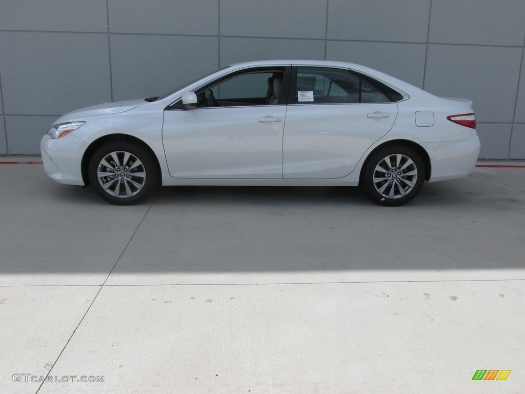 Blizzard White Pearl 2017 Toyota Camry XLE Exterior Photo #114203400