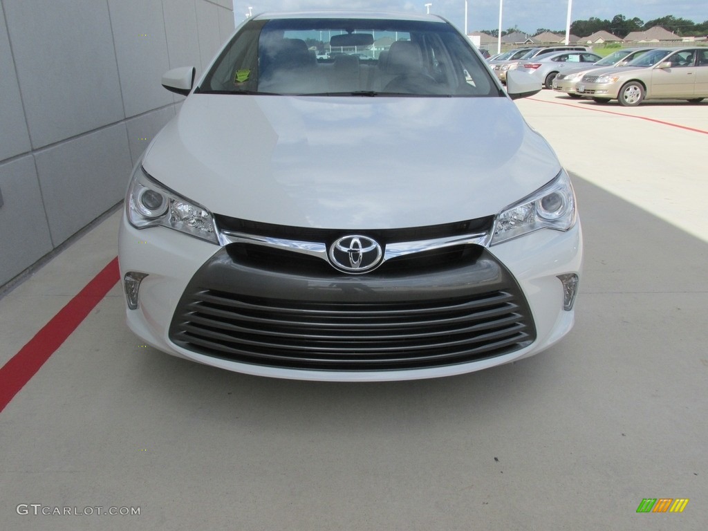 2017 Camry XLE - Blizzard White Pearl / Ash photo #8