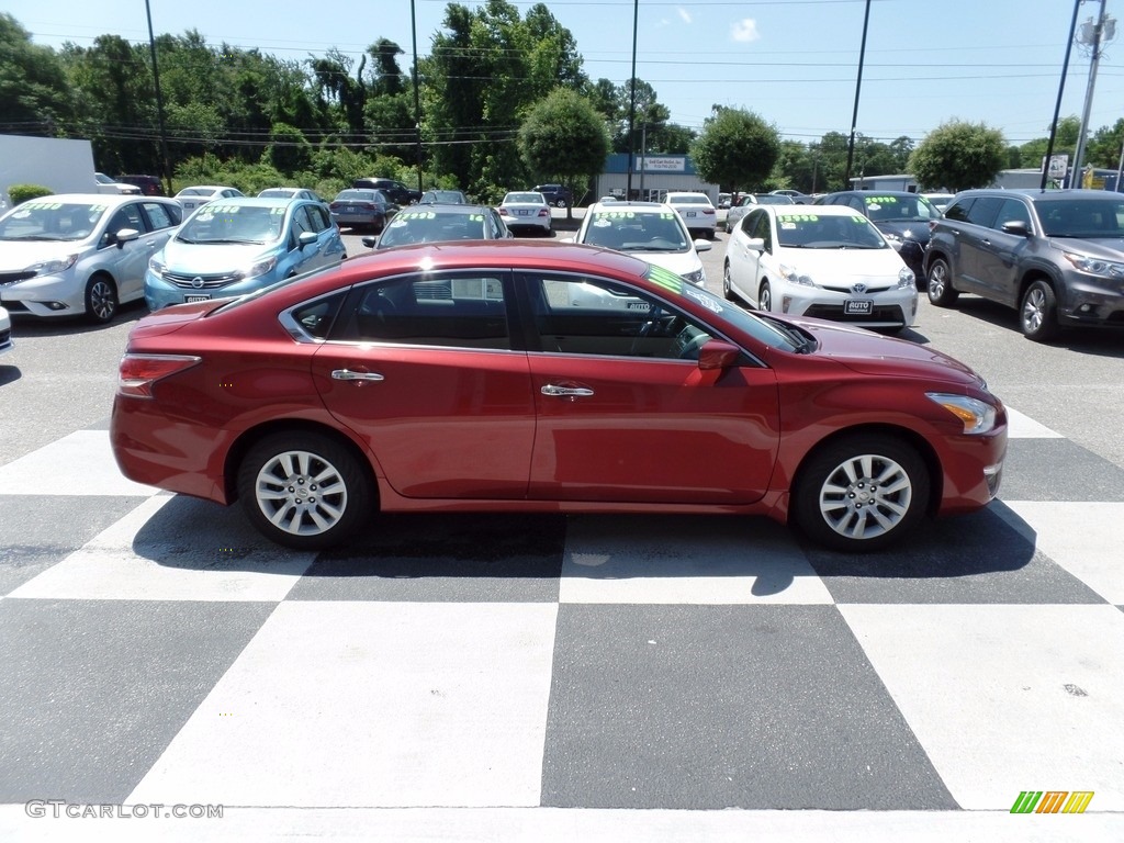 2014 Altima 2.5 S - Cayenne Red / Charcoal photo #3