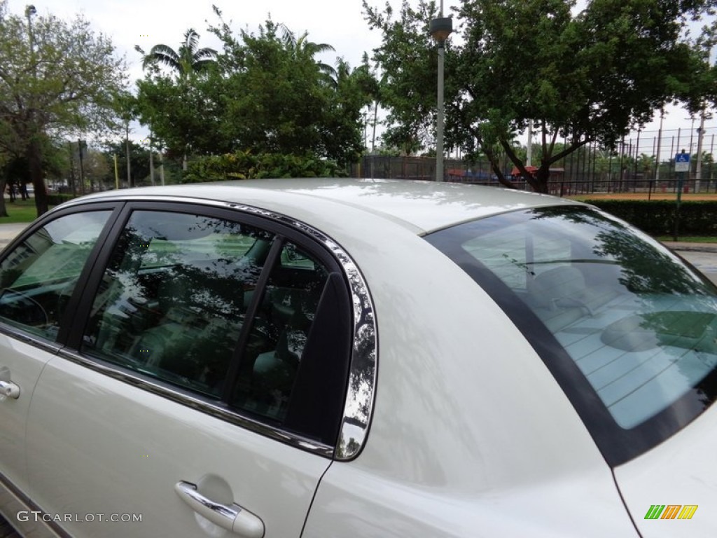 2005 Amanti  - Pearl White / Gray photo #26