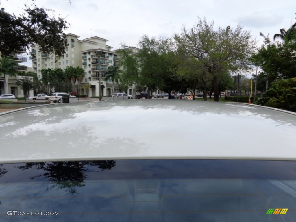 2005 Amanti  - Pearl White / Gray photo #32