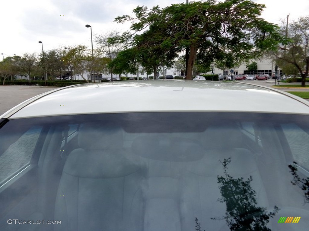 2005 Amanti  - Pearl White / Gray photo #36