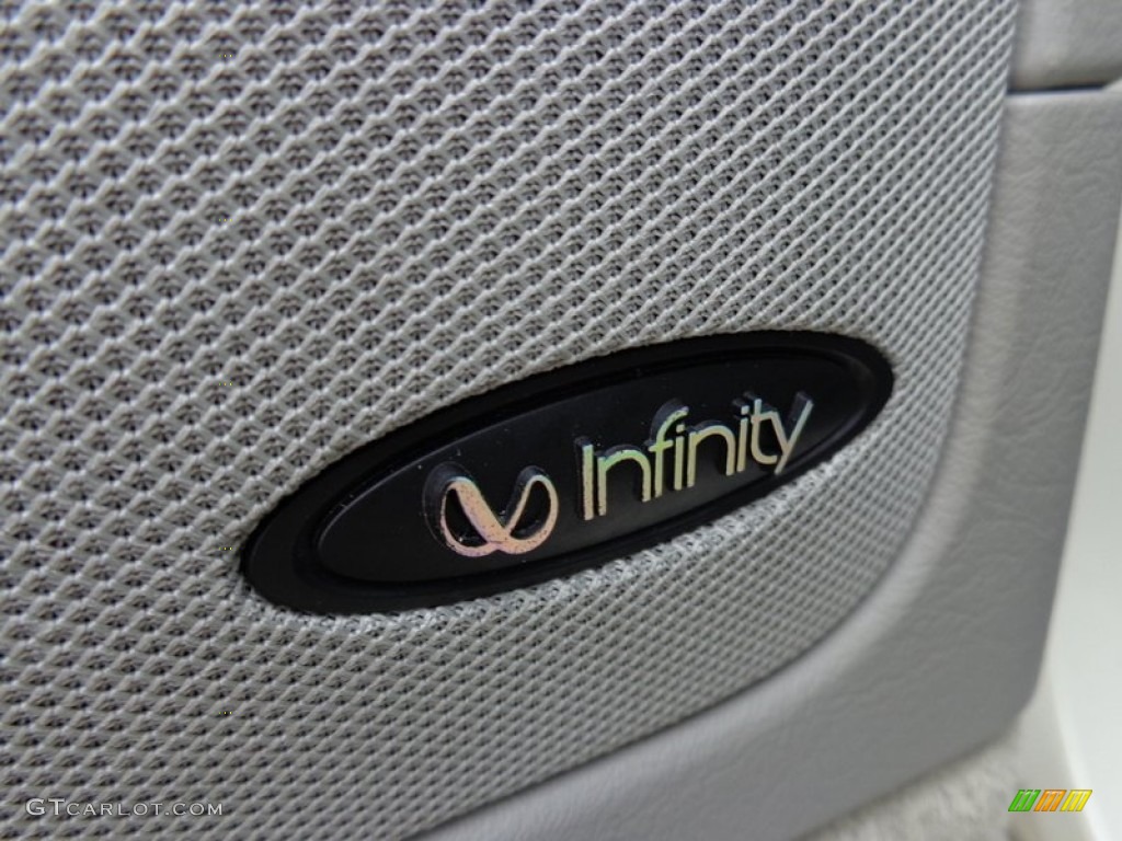 2005 Amanti  - Pearl White / Gray photo #37