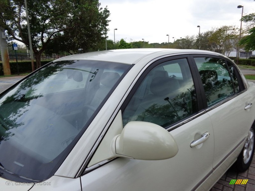 2005 Amanti  - Pearl White / Gray photo #38