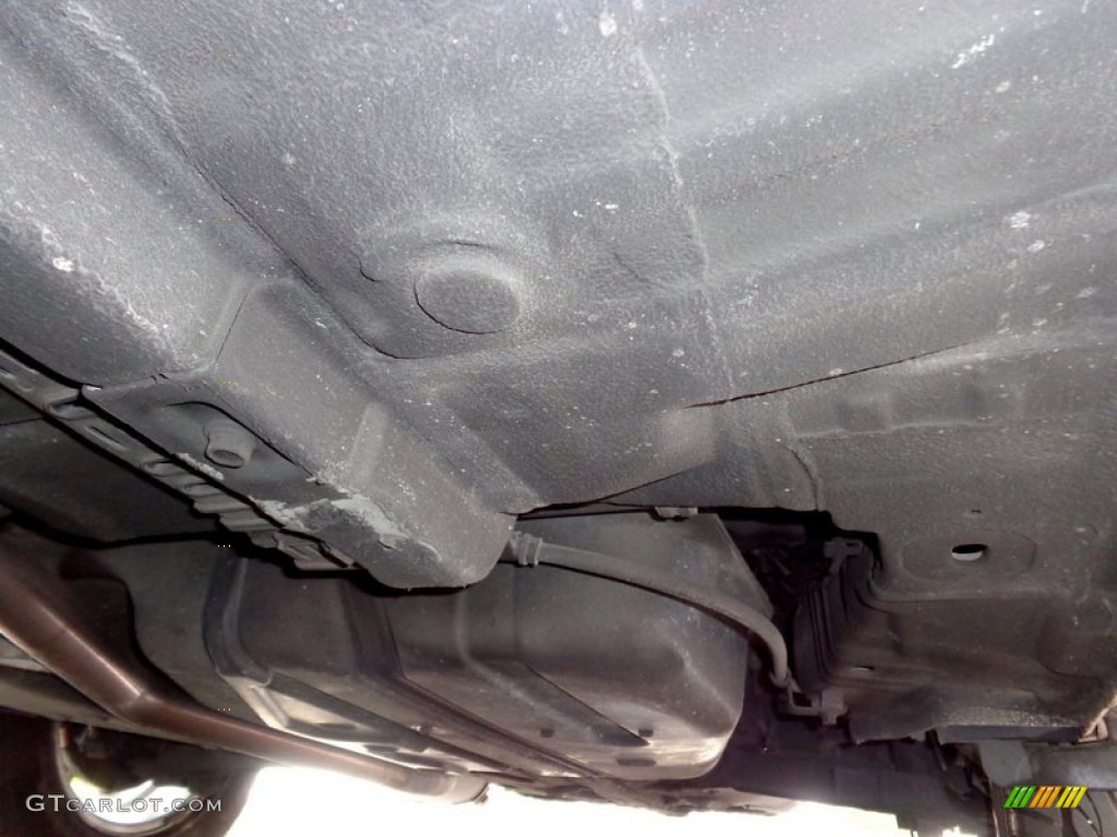 2005 Amanti  - Pearl White / Gray photo #44