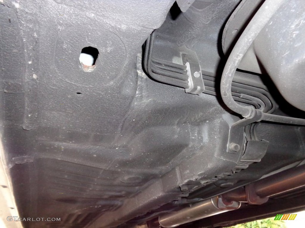 2005 Amanti  - Pearl White / Gray photo #45