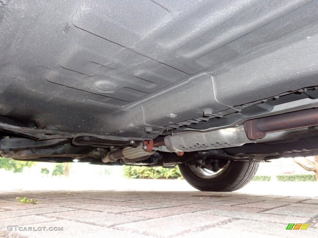 2005 Amanti  - Pearl White / Gray photo #46