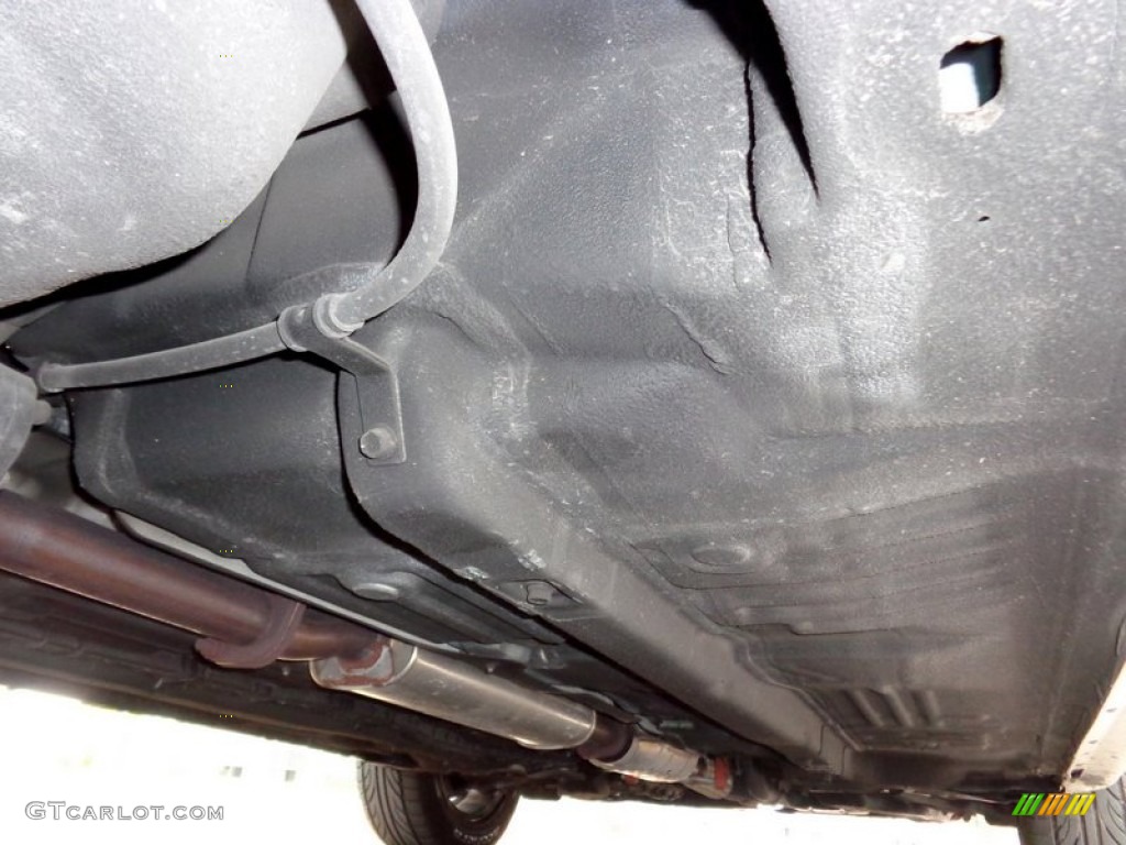 2005 Amanti  - Pearl White / Gray photo #47