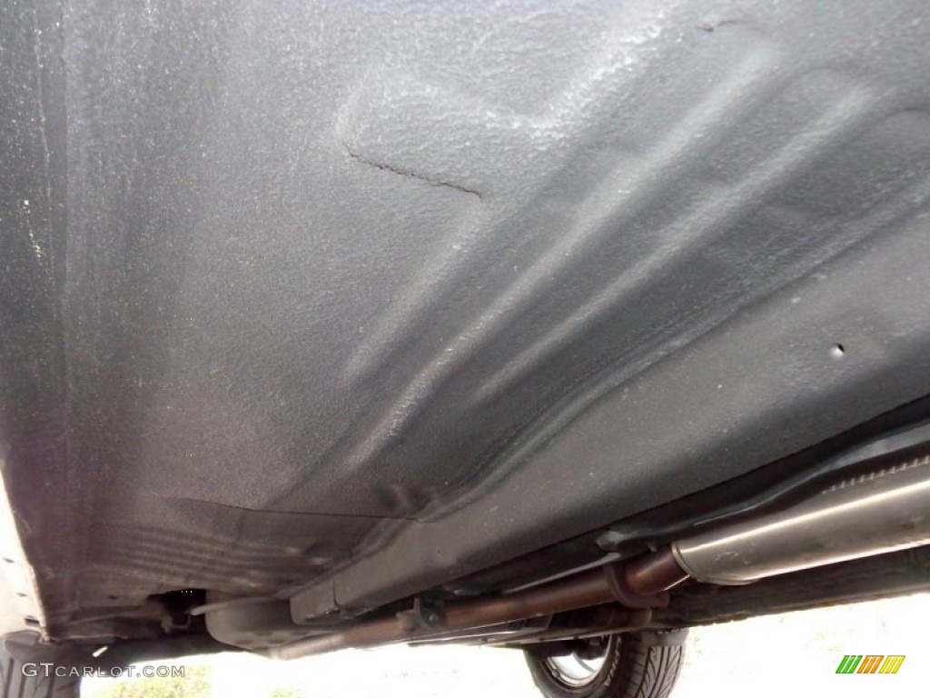 2005 Amanti  - Pearl White / Gray photo #48