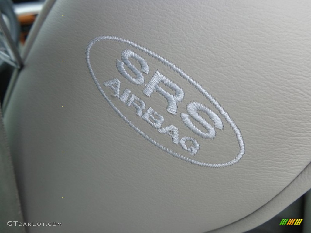 2005 Amanti  - Pearl White / Gray photo #51