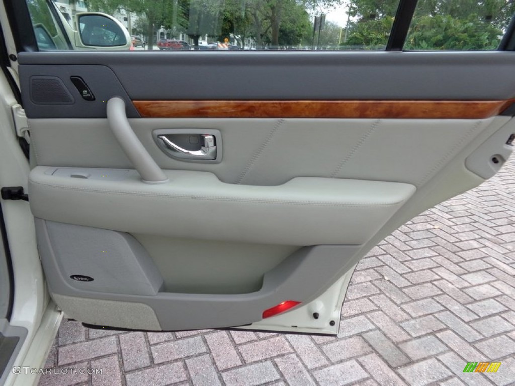 2005 Amanti  - Pearl White / Gray photo #54