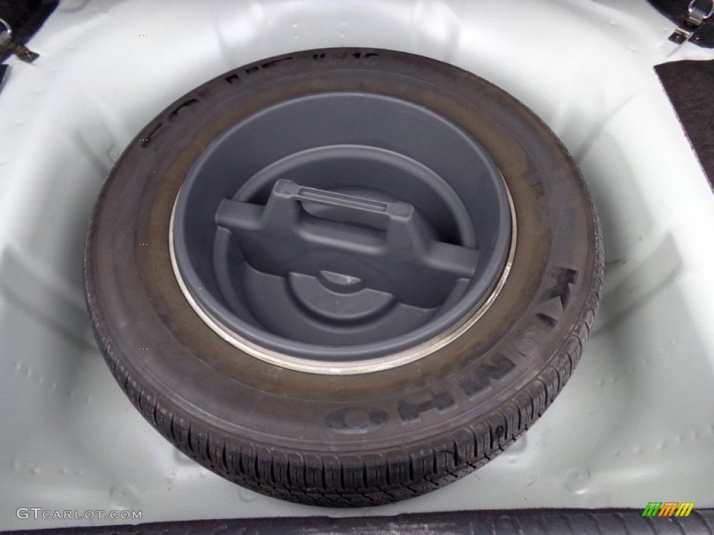 2005 Amanti  - Pearl White / Gray photo #75