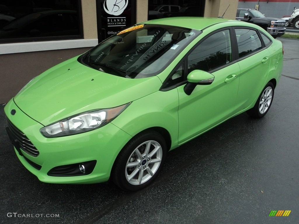 2015 Fiesta SE Sedan - Green Envy / Charcoal Black photo #2