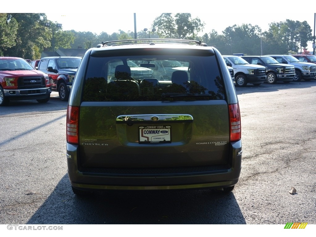 2010 Town & Country Touring - Dark Titanium Metallic / Dark Slate Gray/Light Shale photo #4