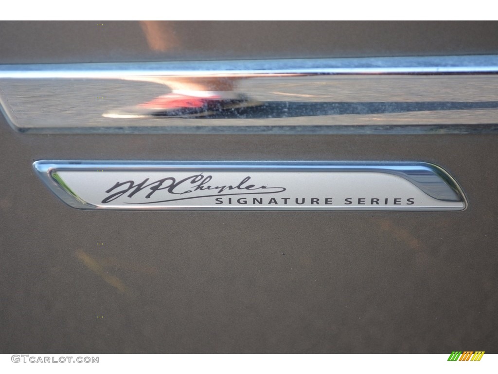 2010 Town & Country Touring - Dark Titanium Metallic / Dark Slate Gray/Light Shale photo #8