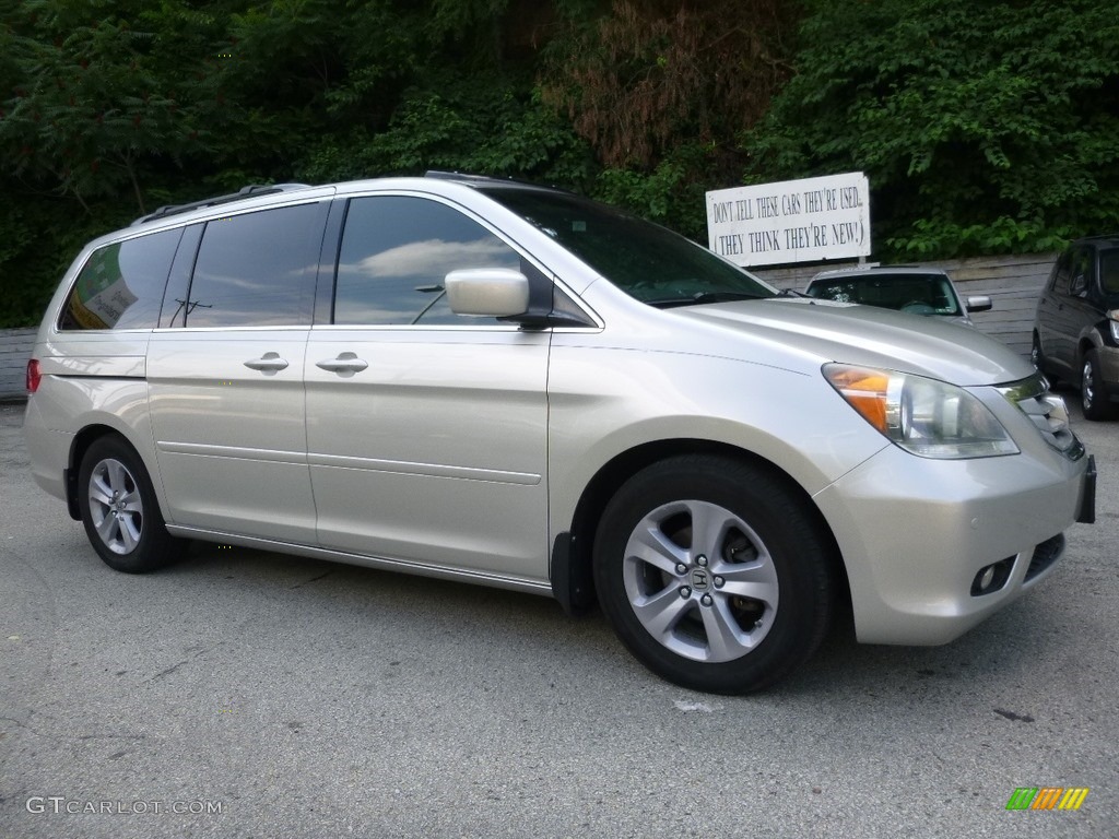 Silver Pearl Metallic Honda Odyssey