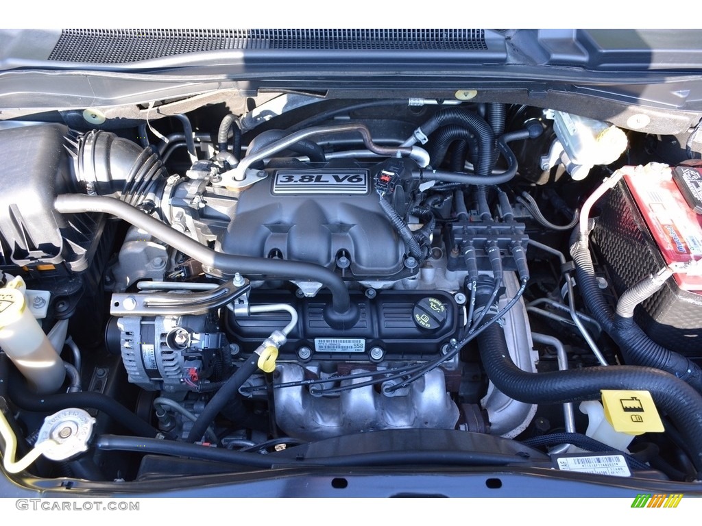 2010 Town & Country Touring - Dark Titanium Metallic / Dark Slate Gray/Light Shale photo #14