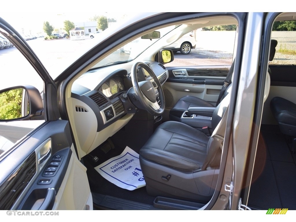 2010 Town & Country Touring - Dark Titanium Metallic / Dark Slate Gray/Light Shale photo #23