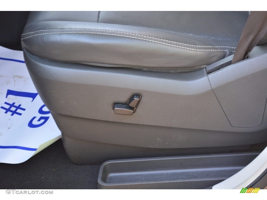 2010 Town & Country Touring - Dark Titanium Metallic / Dark Slate Gray/Light Shale photo #24