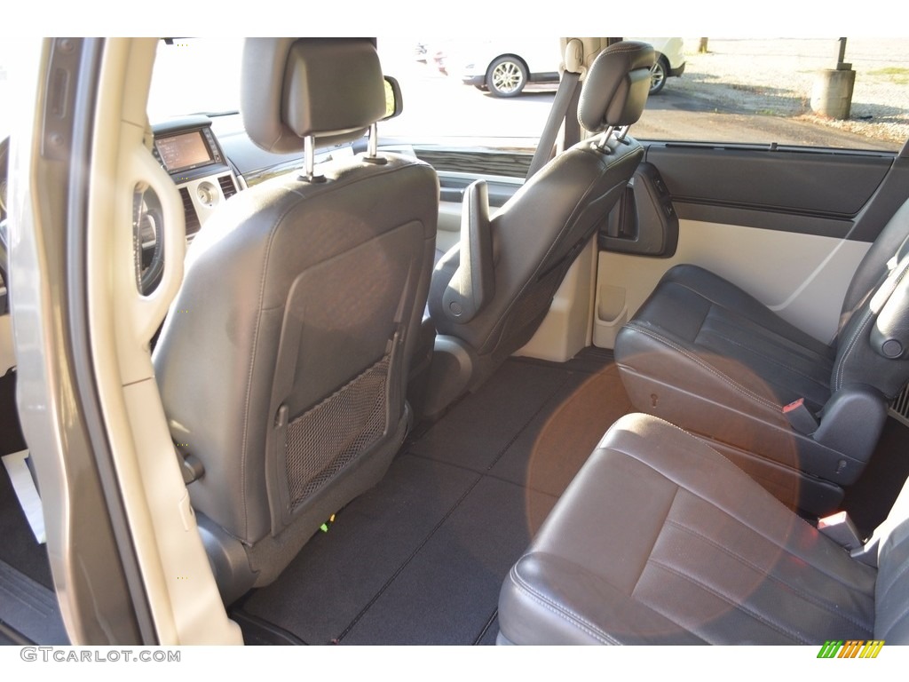 2010 Town & Country Touring - Dark Titanium Metallic / Dark Slate Gray/Light Shale photo #26