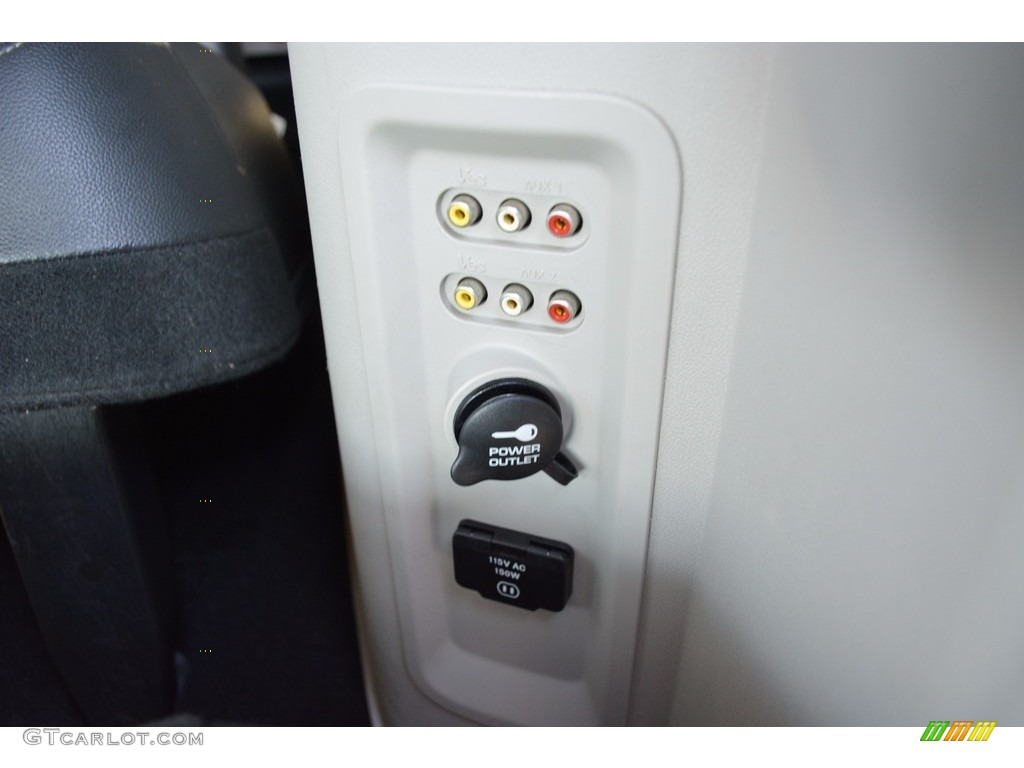 2010 Town & Country Touring - Dark Titanium Metallic / Dark Slate Gray/Light Shale photo #28