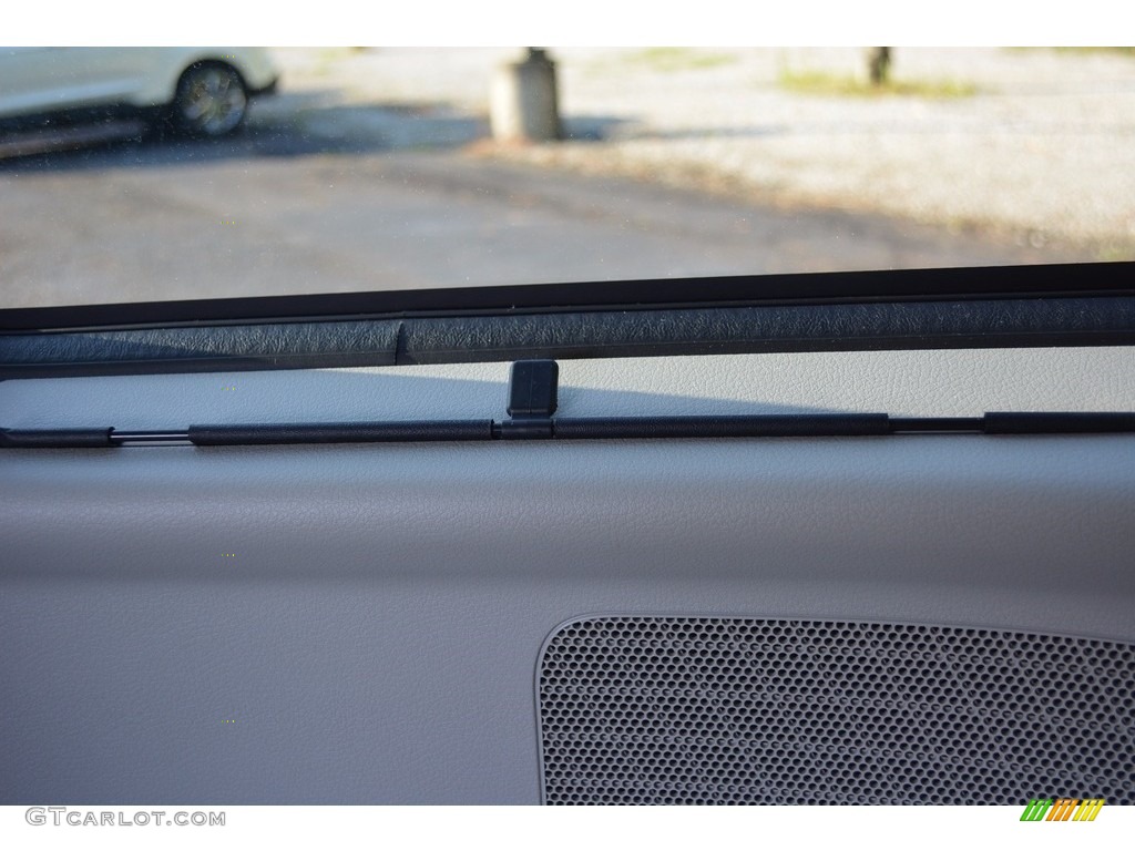 2010 Town & Country Touring - Dark Titanium Metallic / Dark Slate Gray/Light Shale photo #45