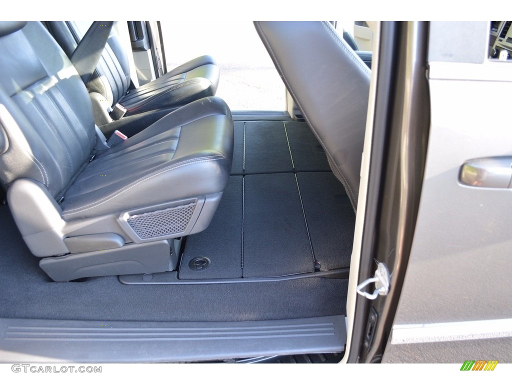 2010 Town & Country Touring - Dark Titanium Metallic / Dark Slate Gray/Light Shale photo #52