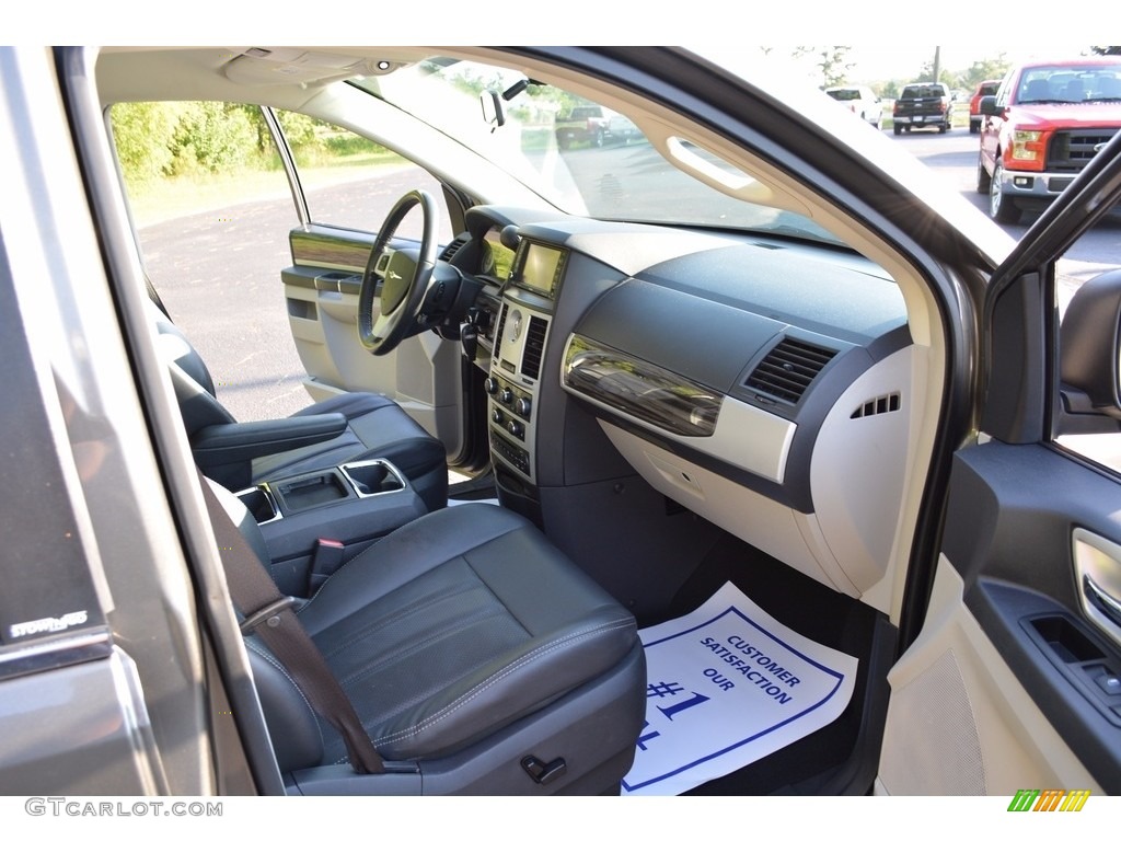 2010 Town & Country Touring - Dark Titanium Metallic / Dark Slate Gray/Light Shale photo #55