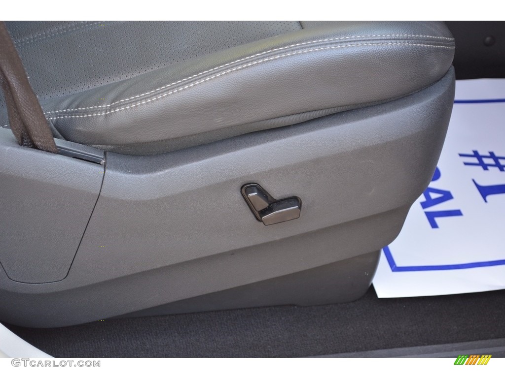 2010 Town & Country Touring - Dark Titanium Metallic / Dark Slate Gray/Light Shale photo #56