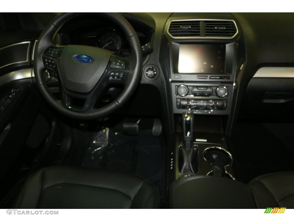 2016 Explorer XLT 4WD - Oxford White / Ebony Black photo #10