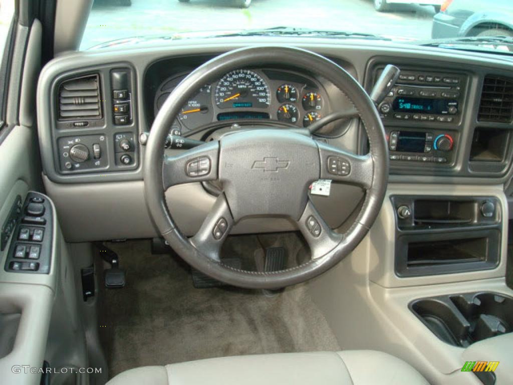 2004 Suburban 1500 LT 4x4 - Black / Tan/Neutral photo #10