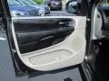 Brilliant Black Crystal Pearl - Grand Caravan SXT Photo No. 13