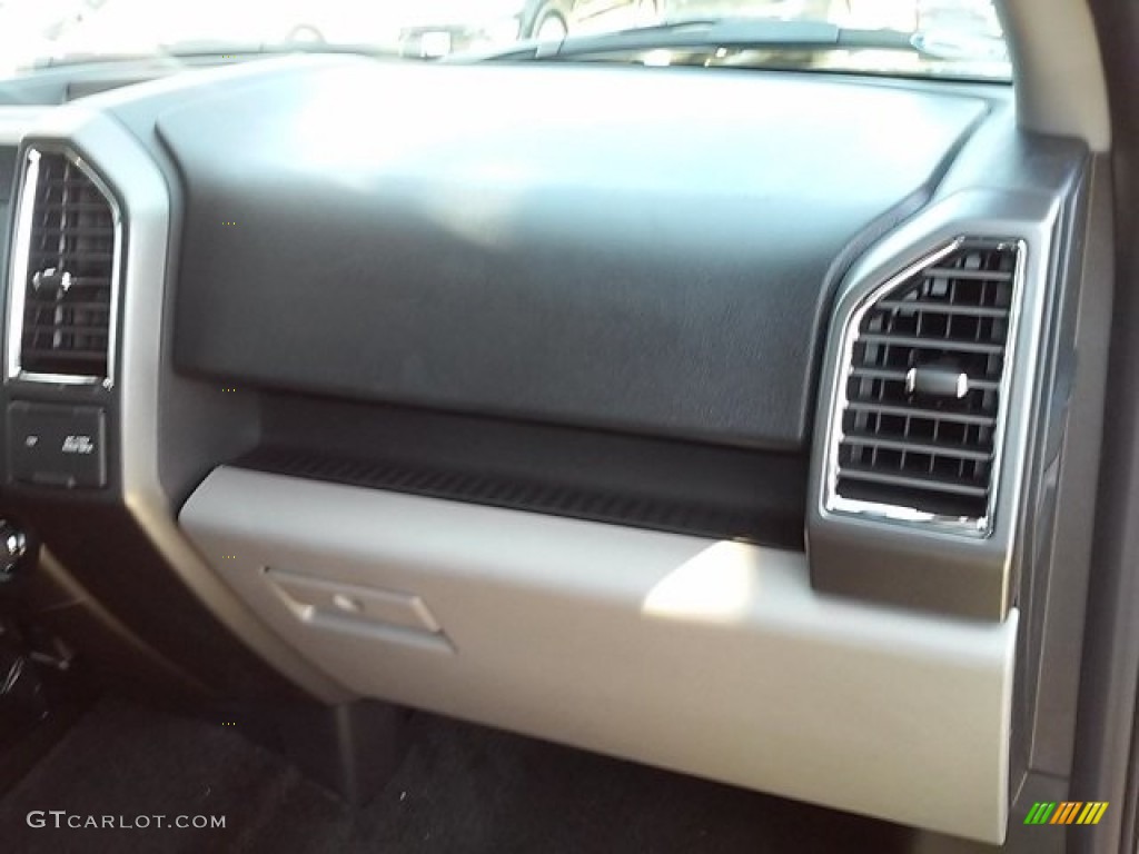 2016 F150 XLT SuperCrew - Blue Jeans / Medium Earth Gray photo #16