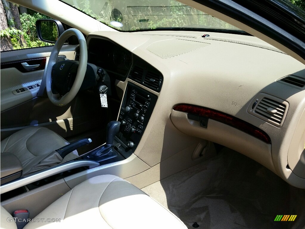 2004 XC70 AWD - Black / Beige/Light Sand photo #10