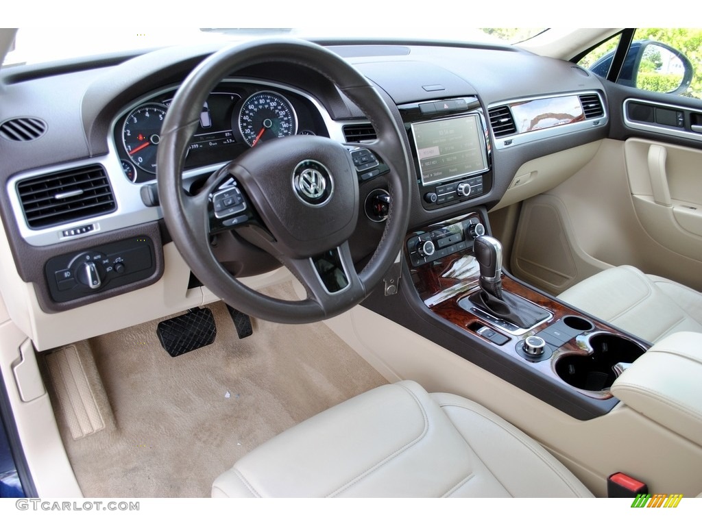 2013 Volkswagen Touareg VR6 FSI Lux 4XMotion Interior Color Photos