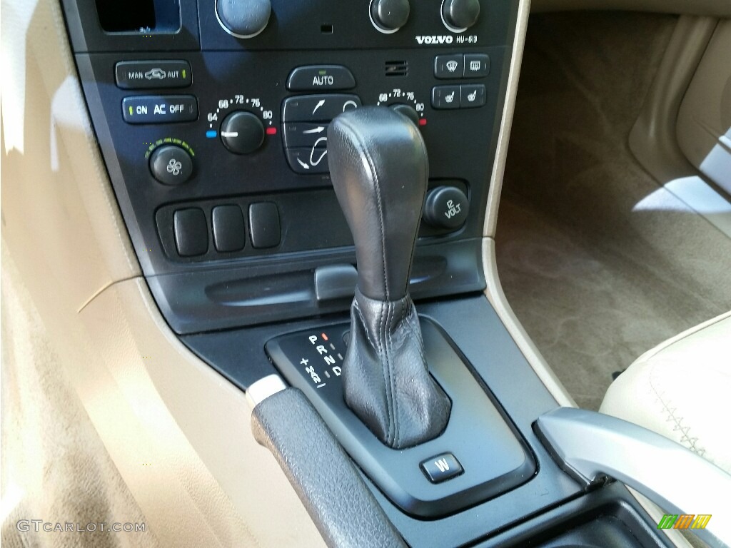 2004 XC70 AWD - Black / Beige/Light Sand photo #15