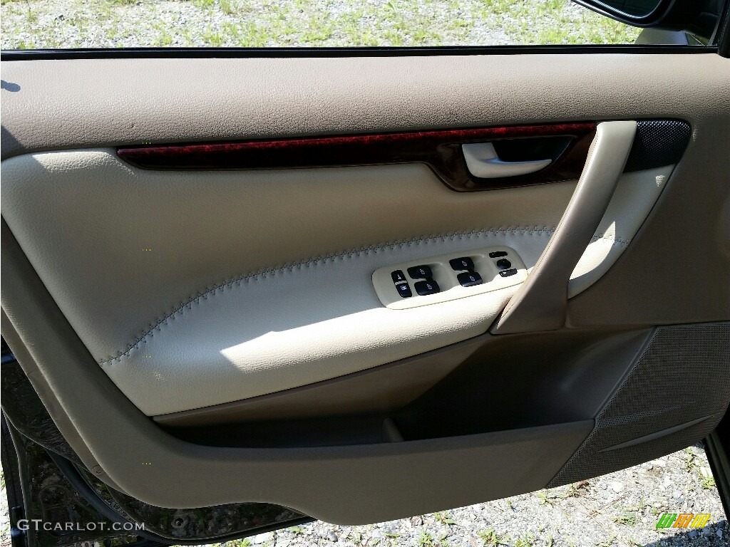 2004 XC70 AWD - Black / Beige/Light Sand photo #18