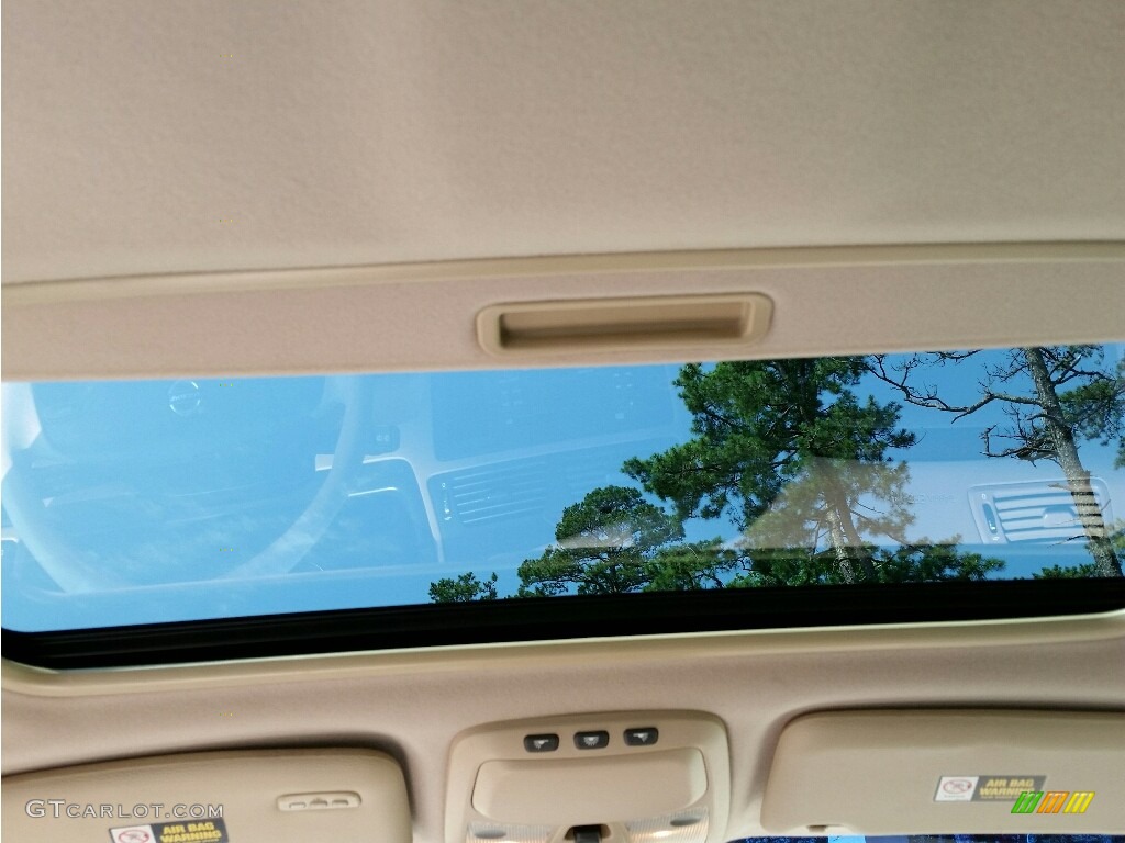 2004 XC70 AWD - Black / Beige/Light Sand photo #21