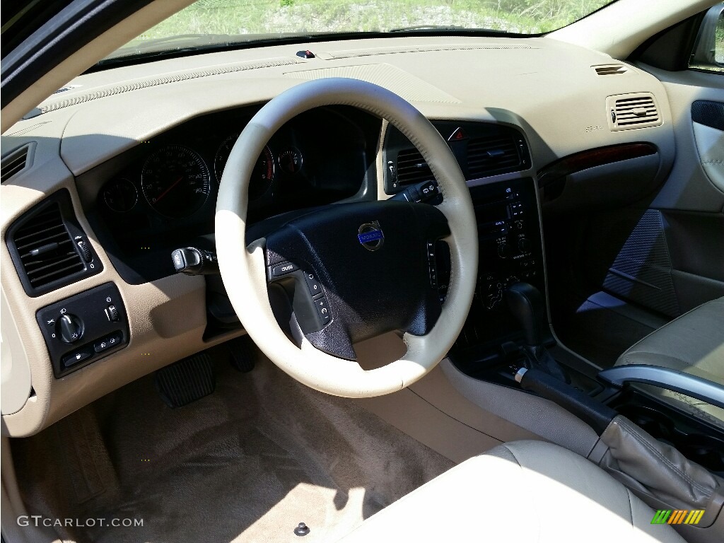 2004 XC70 AWD - Black / Beige/Light Sand photo #23