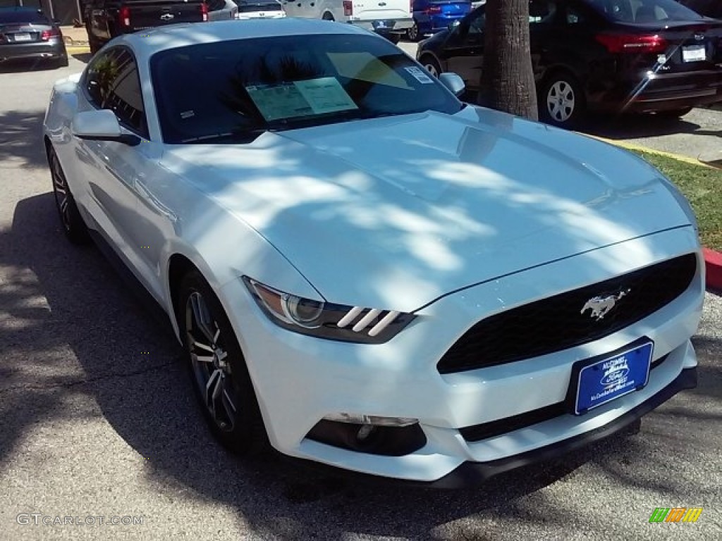 Oxford White Ford Mustang