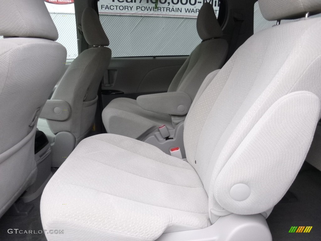 2014 Sienna LE AWD - Silver Sky Metallic / Light Gray photo #6