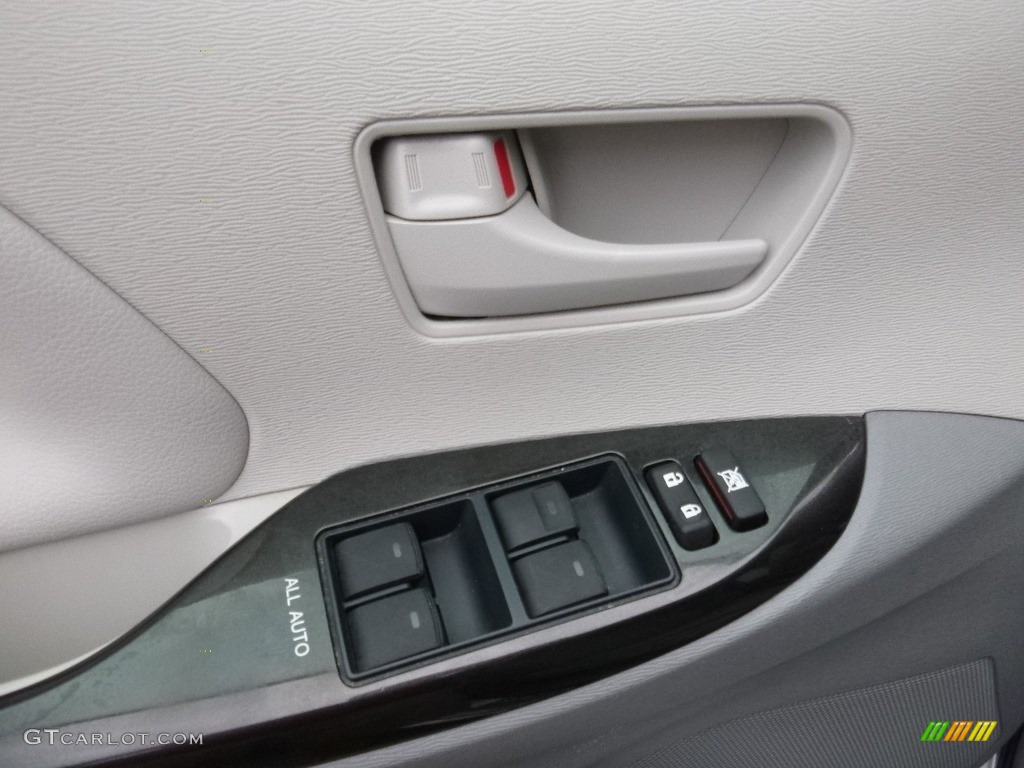 2014 Sienna LE AWD - Silver Sky Metallic / Light Gray photo #18