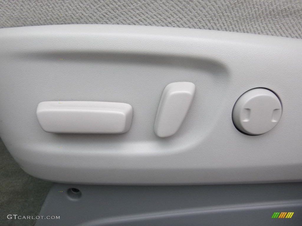 2014 Sienna LE AWD - Silver Sky Metallic / Light Gray photo #19