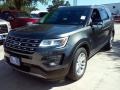 2016 Magnetic Metallic Ford Explorer XLT  photo #24