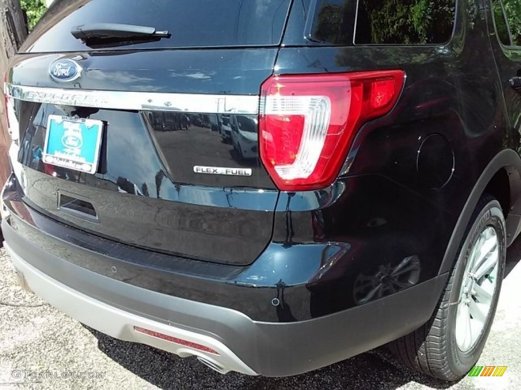 2016 Explorer XLT - Shadow Black / Ebony Black photo #4