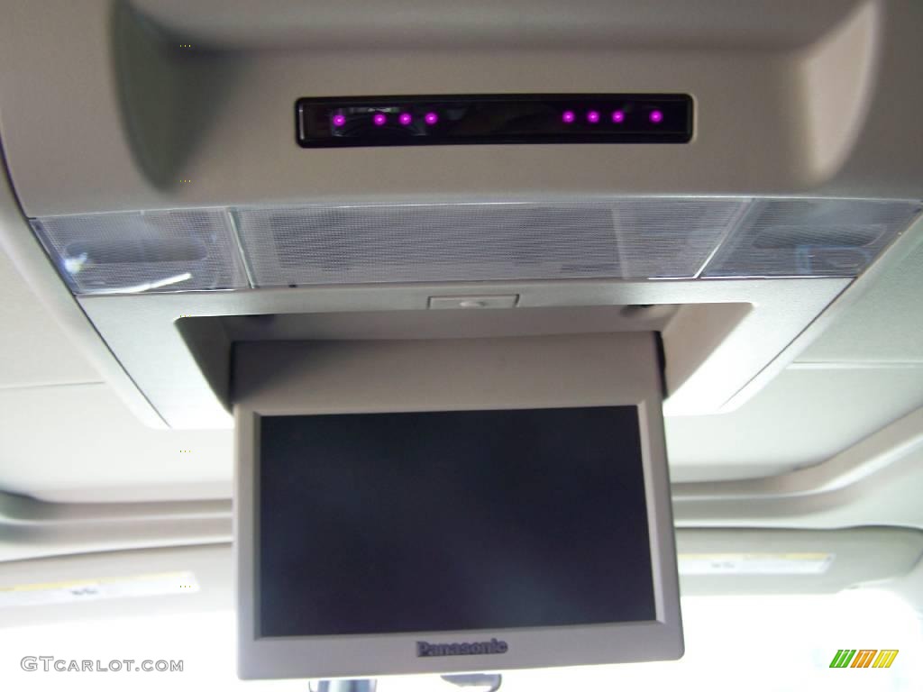 2007 Suburban 1500 LT - Silver Birch Metallic / Ebony photo #12