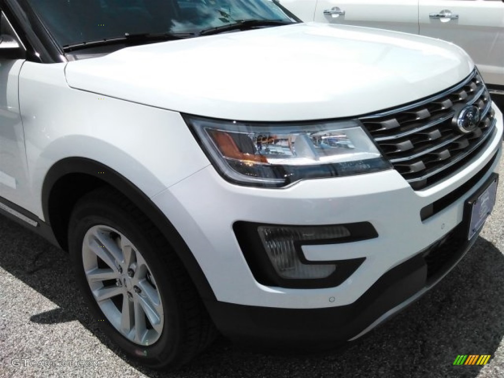 2016 Explorer XLT - Oxford White / Ebony Black photo #10