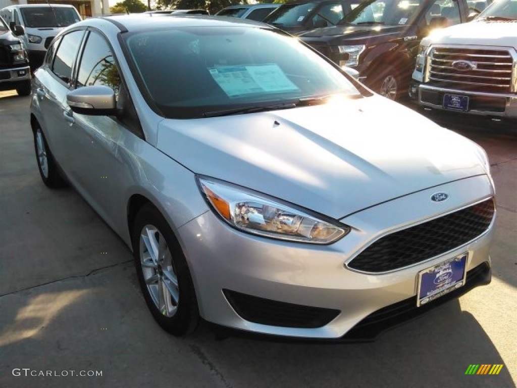 2016 Focus SE Hatch - Ingot Silver / Charcoal Black photo #1